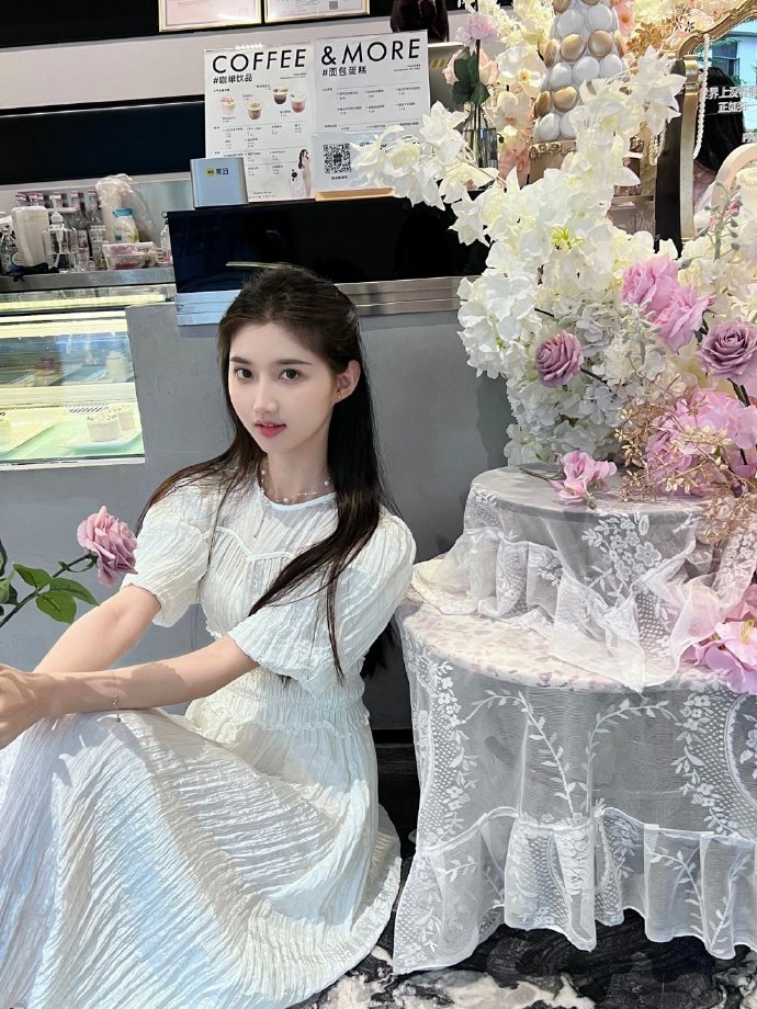 邹市明夫妇热搜话题背后的流量策略